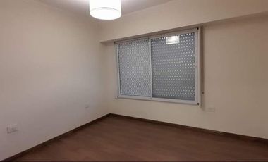 Casa en venta - 2 Dormitorios 2 Baños - Cocheras - 300Mts2 - Carhué