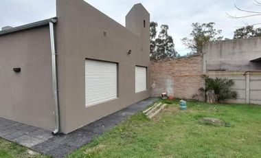 Casa en venta - 2 Dormitorios 2 Baños - Cocheras - 300Mts2 - Carhué