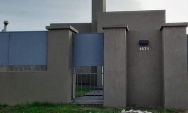 Casa en venta - 2 Dormitorios 2 Baños - Cocheras - 300Mts2 - Carhué