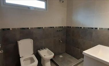 Casa en venta - 2 Dormitorios 2 Baños - Cocheras - 300Mts2 - Carhué