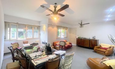 Venta de Casa 5 Amb. en Ramos Mejia S/lote 400M² C/Parque, Quincho y Piscina