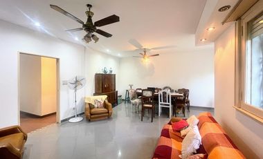 Venta de Casa 5 Amb. en Ramos Mejia S/lote 400M² C/Parque, Quincho y Piscina