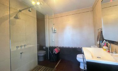 Venta de Casa 5 Amb. en Ramos Mejia S/lote 400M² C/Parque, Quincho y Piscina