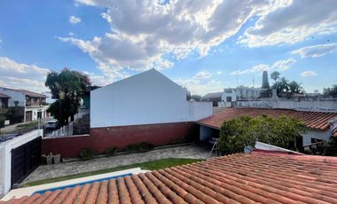 Venta de Casa 5 Amb. en Ramos Mejia S/lote 400M² C/Parque, Quincho y Piscina