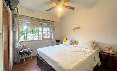 Venta de Casa 5 Amb. en Ramos Mejia S/lote 400M² C/Parque, Quincho y Piscina