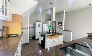 Venta de Casa 5 Amb. en Ramos Mejia S/lote 400M² C/Parque, Quincho y Piscina