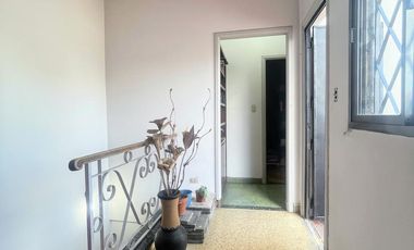 Venta de Casa 5 Amb. en Ramos Mejia S/lote 400M² C/Parque, Quincho y Piscina