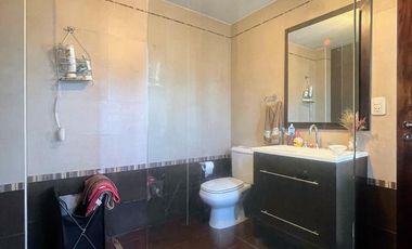 Venta de Casa 5 Amb. en Ramos Mejia S/lote 400M² C/Parque, Quincho y Piscina