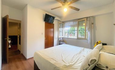 Venta de Casa 5 Amb. en Ramos Mejia S/lote 400M² C/Parque, Quincho y Piscina