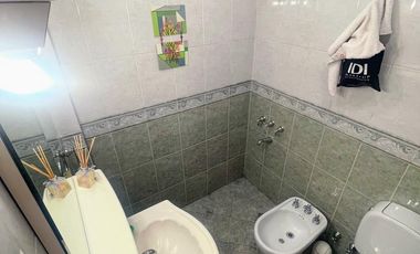 Venta de Casa 5 Amb. en Ramos Mejia S/lote 400M² C/Parque, Quincho y Piscina