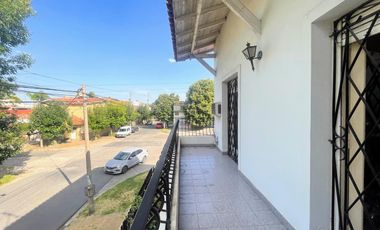 Venta de Casa 5 Amb. en Ramos Mejia S/lote 400M² C/Parque, Quincho y Piscina