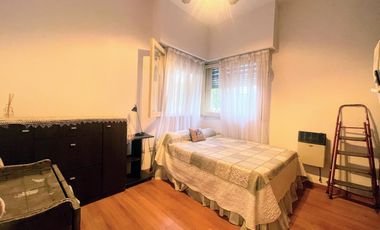 Venta de Casa 5 Amb. en Ramos Mejia S/lote 400M² C/Parque, Quincho y Piscina