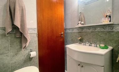 Venta de Casa 5 Amb. en Ramos Mejia S/lote 400M² C/Parque, Quincho y Piscina