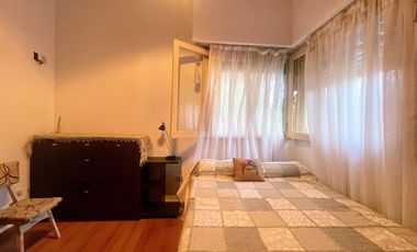 Venta de Casa 5 Amb. en Ramos Mejia S/lote 400M² C/Parque, Quincho y Piscina