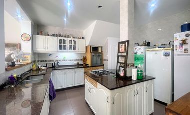 Venta de Casa 5 Amb. en Ramos Mejia S/lote 400M² C/Parque, Quincho y Piscina