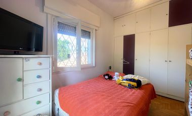 Venta de Casa 5 Amb. en Ramos Mejia S/lote 400M² C/Parque, Quincho y Piscina