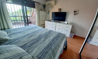 Venta PH 3 ambientes con jardin, parrilla y cochera en Castelar Norte.