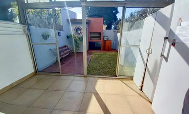 Venta PH 3 ambientes con jardin, parrilla y cochera en Castelar Norte.