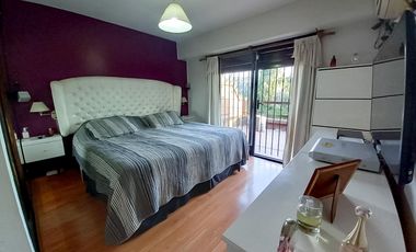Venta PH 3 ambientes con jardin, parrilla y cochera en Castelar Norte.