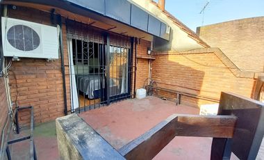 Venta PH 3 ambientes con jardin, parrilla y cochera en Castelar Norte.