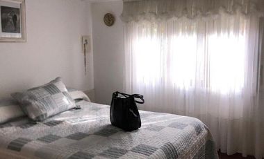 CASA 4 AMBIENTES SOBRE LOTE DE 330m2 en magnasco y solis