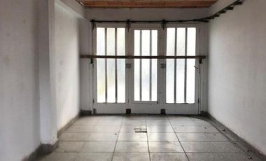 CASA 4 AMBIENTES SOBRE LOTE DE 330m2 en magnasco y solis