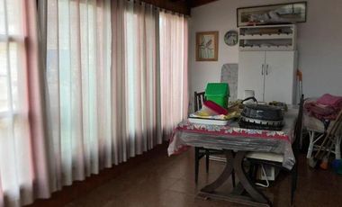 CASA 4 AMBIENTES SOBRE LOTE DE 330m2 en magnasco y solis