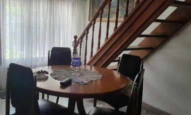 CASA 4 AMBIENTES SOBRE LOTE DE 330m2 en magnasco y solis