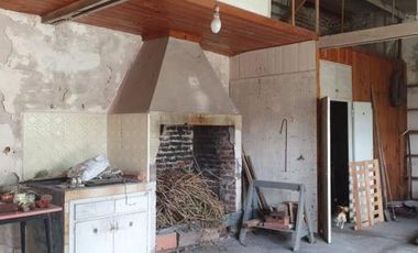 CASA 4 AMBIENTES SOBRE LOTE DE 330m2 en magnasco y solis