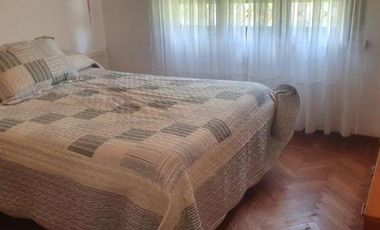 CASA 4 AMBIENTES SOBRE LOTE DE 330m2 en magnasco y solis