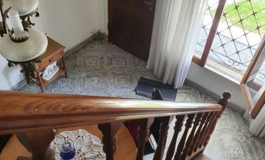 CASA 4 AMBIENTES SOBRE LOTE DE 330m2 en magnasco y solis