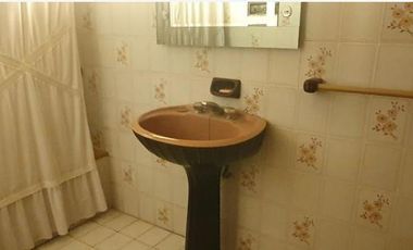 CASA 4 AMBIENTES SOBRE LOTE DE 330m2 en magnasco y solis