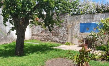 CASA 4 AMBIENTES SOBRE LOTE DE 330m2 en magnasco y solis