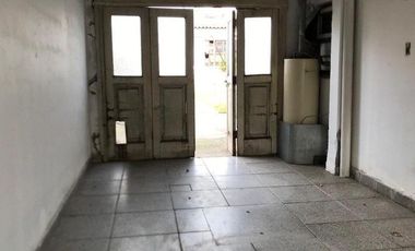 CASA 4 AMBIENTES SOBRE LOTE DE 330m2 en magnasco y solis