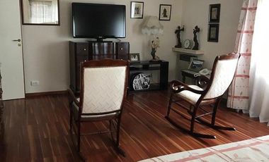 CHALET DE CATEGORIA 5 AMBIENTES EN BARRIO ALFAR