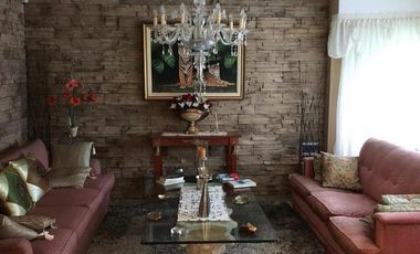 CHALET DE CATEGORIA 5 AMBIENTES EN BARRIO ALFAR