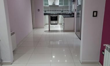 Casa en venta de 5 ambientes con cochera, jardín y quincho