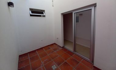 Casa en venta de 5 ambientes con cochera, jardín y quincho