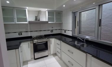 Casa en venta de 5 ambientes con cochera, jardín y quincho