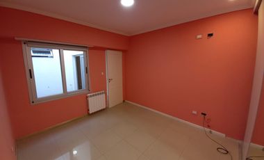 Casa en venta de 5 ambientes con cochera, jardín y quincho