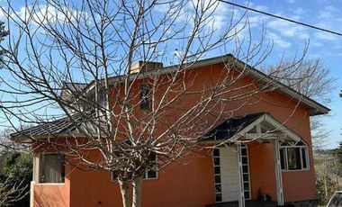 Excelente Chalet de 7 ambientes sobre lote de 695m2 en Sierra de los Padres