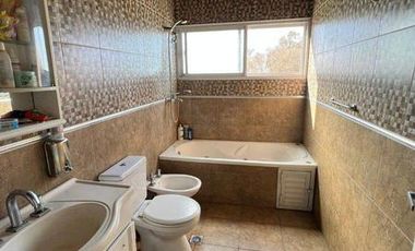 Excelente Chalet de 7 ambientes sobre lote de 695m2 en Sierra de los Padres