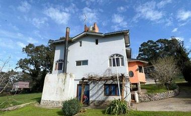 Excelente Chalet de 7 ambientes sobre lote de 695m2 en Sierra de los Padres