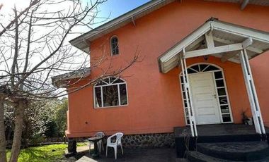 Excelente Chalet de 7 ambientes sobre lote de 695m2 en Sierra de los Padres