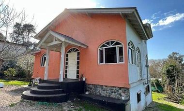 Excelente Chalet de 7 ambientes sobre lote de 695m2 en Sierra de los Padres