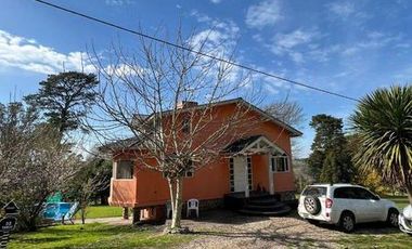 Excelente Chalet de 7 ambientes sobre lote de 695m2 en Sierra de los Padres