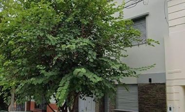 Hermosa casa al frente en barrio Candioti! Excelente 3 dormitorios, dos baños patio con parrillero!