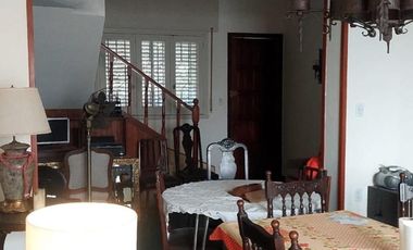 Hermosa casa al frente en barrio Candioti! Excelente 3 dormitorios, dos baños patio con parrillero!