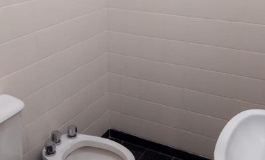 Hermosa casa al frente en barrio Candioti! Excelente 3 dormitorios, dos baños patio con parrillero!