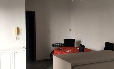 Hermosa casa al frente en barrio Candioti! Excelente 3 dormitorios, dos baños patio con parrillero!